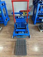 Petite machine à fabriquer des blocs creux en béton avec moteur, fonctionnement manuel