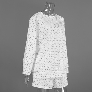 Pigiama da Donna Morbido e Leggero OEM, Personalizzabile, <span class=keywords><strong>Bianco</strong></span> con Stampa Floreale, Collo Tondo, per Relax Notturno e Uso Quotidiano <span class=keywords><strong>in</strong></span> Casa - Product Image 1
