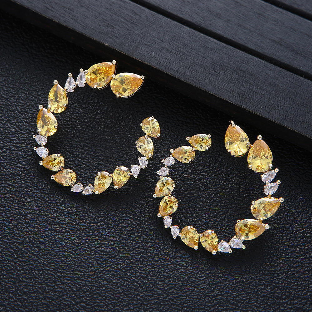 สีเหลือง