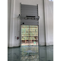 Porte sectionnelle industrielle d'entrepôt de logistique de porte sectionnelle d'isolation thermique d'ascenseur vertical avec la fenêtre transparente