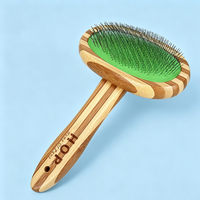 La conception à coussin d'air offre un amortissement élastique aux dents du peigne lorsqu'une force est exercée, empêchant de tirer sur la peau de l'animal.