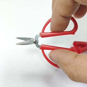 Mini Forbici Tascabili di Sicurezza, Forbici Affilate Super Snips, Forbici Piccole con Copertura in Silicone per Quilting e Lavori Artigianali - Product Image 4
