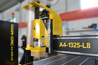 Mesin Router CNC ATC 3 Axis Profesional Warna Hitam Kuning untuk Pabrik Furnitur, Pengerjaan Ukiran Kayu, dan Pemotongan MDF