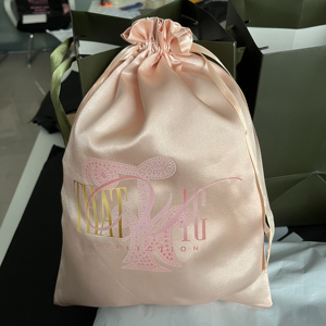 ถุงผ้าไหมแบบมีเชือกผูกสำหรับใส่ของขวัญสำหรับผู้หญิง ถุงผ้าซาตินกันฝุ่นสำหรับรองเท้าและเสื้อผ้า พร้อมโลโก้ของคุณเองตามสั่งจากโรงงาน - Product Image 5