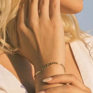 Pulsera Clover Cross Border Multi Premium con Logotipo Personalizado, Acabado en Oro Champagne, Color de Alta Fidelidad - Product Image 2