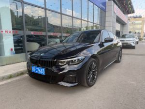 <span class=keywords><strong>BMW</strong></span> 330i <span class=keywords><strong>M</strong></span> Sport Edición <span class=keywords><strong>2022</strong></span>, Paquete Nocturno, Sedán de Lujo y Alto Rendimiento con Estilo Dinámico y Acabados Exteriores Negros - Product Image 2