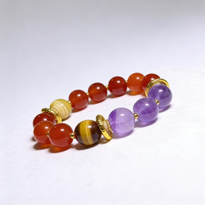 สร้อยข้อมือพลังงานจิตวิญญาณสามสี: อาเกตสีแดง, อเมทิสต์ และซิทริน พร้อมตัวคั่นชุบทองเพื่อความสวยงามและสมดุลทางจิตวิญญาณ - Product Image 5