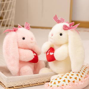 Muñeca de conejo de orejas largas esponjosas de felpa supersuave con corazón y lazo de 33cm - Product Image 4
