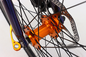 Bicicleta de Montaña Tradicional de 29 Pulgadas - Cuadro de Acero Resistente, Frenos de Disco de Fibra de Carbono, Neumáticos Anchos, 27 Velocidades, Suspensión Delantera, Downhill 4A11 Titanio - Product Image 2