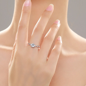 Phụ Nữ Châu Âu Mỹ S925 Sterling Silver Bạc 1 Carat Kim Cương Zirconia Thời Trang Ngón Tay Nhẫn - Product Image 6