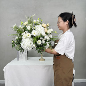 DKB Venta al por Mayor de Fábrica, Bolas Florales Artificiales de Seda, Bola de Rosas Rojas para Centro de Mesa, Arreglo Floral para Decoración de Bodas - Product Image 1