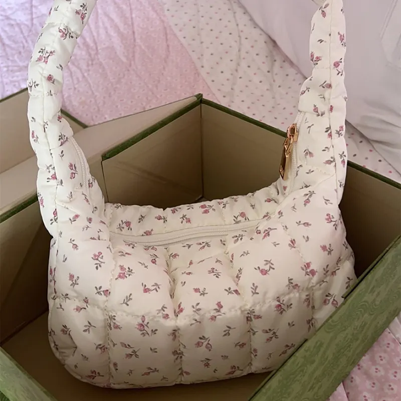Женская стеганая сумка на плечо с цветочным принтом