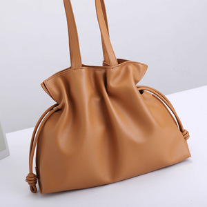 Sac fourre-tout de luxe en <span class=keywords><strong>cuir</strong></span> véritable, grand format, à porter à l'épaule ou en bandoulière, avec deux pochettes souples en <span class=keywords><strong>cuir</strong></span> de vachette pour <span class=keywords><strong>femme</strong></span> - Product Image 2