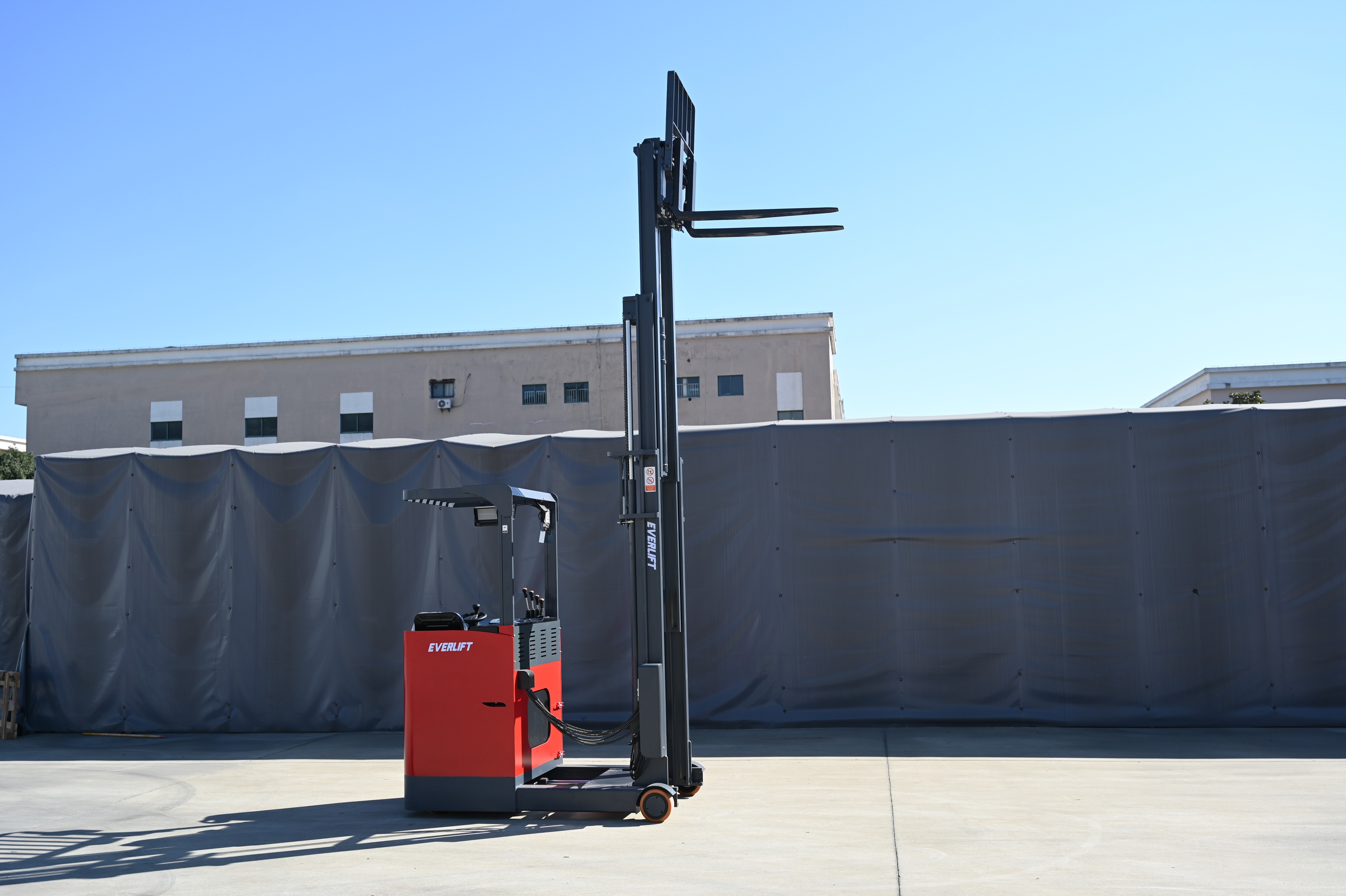 Heli Narrow Aisle Electric Reach Truck 1-2.5 Ton Forklift | Ningbo Everlift Machinery