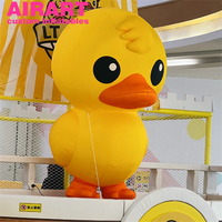 Décoration extérieure de centre commercial : Nouveaux canards gonflables au design original. Canards gonflables amusants pour l'affichage.