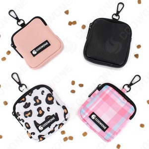 Bolsa elegante para golosinas para perros de diseño gratuito, suministros de entrenamiento para mascotas con apertura magnética, tamaño de bolsillo para caminar y entrenar - Product Image 1