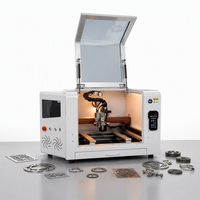 Machine de découpe et gravure laser à fibre intelligente 4040 800W JPT avec refroidissement par air, système Ruida et levage automatique de l'axe Z pour éviter les surfaces irrégulières