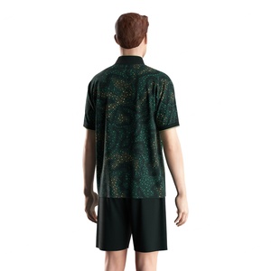 Camiseta de Fútbol que Absorbe la Humedad con Inserciones de Malla Dinámica, Corte Atlético Estructurado y Diseño de Cuello Alto para Agilidad en el Campo - Product Image 4