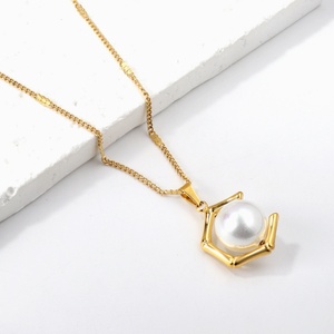 Collier Pendentif Géométrique en Perles Plaqué Or 18K en Acier Inoxydable, Vente Chaude, Bijoux Fantaisie de Créateur pour Femme, Vente en Gros - Product Image 6