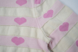 Automne mignon <span class=keywords><strong>pull</strong></span> tricoté pour col rond avec conception jacquard d'<span class=keywords><strong>amour</strong></span> rayé et logo arrière motif de dessin animé Style doux - Product Image 3