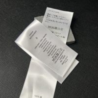 Étiquette d'entretien de lavage en satin de polyester imprimé blanc personnalisé en usine pour les instructions d'entretien des vêtements et l'étiquette de contenu pour les vêtements