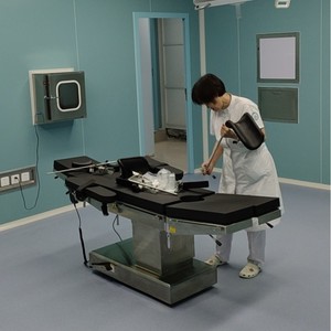 Mesa de Operaciones Electrohidráulica Shengde, Capacidad de Carga 300 kg, SD SY 5A Tipo T, Uso Hospitalario - Product Image 1
