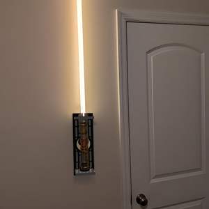 Support <span class=keywords><strong>mural</strong></span> sabre laser avec motif Support de sabre laser en bois Support <span class=keywords><strong>mural</strong></span> sabre laser vertical - Product Image 2