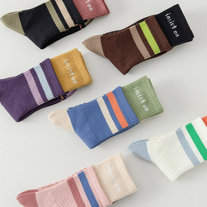 Chaussettes de yoga mi-mollet en pur coton pour femmes, antidérapantes, en silicone, pour la salle de sport, le Pilates, imprimées, à double côtes, sans couture, chaussettes de sport - Product Image 1
