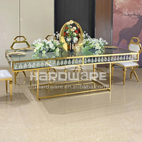 Tables élégantes et modernes en acier inoxydable doré avec miroir et verre transparent pour les mariages, les événements et l'hôtellerie