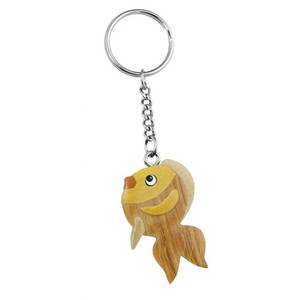 Porte-clés en bois en forme de poisson, mini pendentif décoratif sculpté à la main, cadeau pour enfants et adultes - Product Image 1