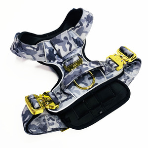 เสื้อกั๊กฝึกสุนัขสำหรับกิจกรรมกลางแจ้งแบบขายส่ง พร้อมหัวเข็มขัดโลหะสีทองหรูหราและบุนวมนีโอพรีนอย่างนุ่ม - Product Image 2