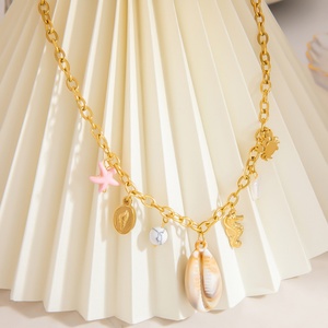 Collier étanche haut de gamme en acier inoxydable avec chaîne de clavicule de niche, pendentif mode couleur or 18 carats inaltérable - Product Image 3