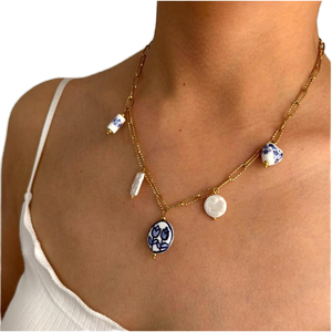 สร้อยคอผู้หญิงอเนกประสงค์ สแตนเลสสตีล ประดับมุกเทียม ชุบทอง ดีไซน์โซ่เชื่อมกัน กันน้ำ พร้อมจี้รูปดอกไม้หลากหลายแบบ ทันสมัย - Product Image 1