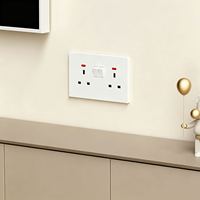 Prise murale britannique blanche HK avec panneau d'interrupteur, 5 prises 16A USB multifonctionnelles universelles, résistantes aux manipulations, IP21, en PC ignifuge, prête à l'emploi