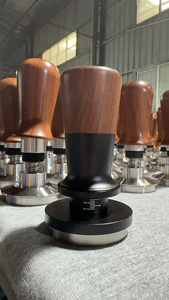 Tamper calibré Mew Design avec 2 ressorts 51 53.3 58.5mm pour porte-filtre avec base en acier inoxydable 304 et manche en bois - Product Image 6