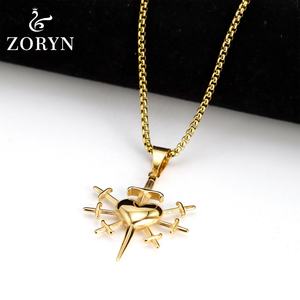 Colgante de Espadas Chapadas en Oro a Través del Corazón, Joyería Gótica Punk Oscura Romántica Medieval Vintage de Acero Inoxidable para Hombres y Mujeres - Product Image 2