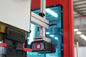 DXTECH-125T/3200mm Máquina Plegadora Hidráulica CNC para Metales No Ferrosos con Automatización Hidráulica - Product Image 3