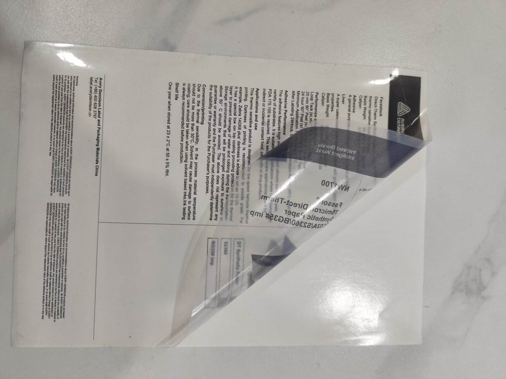 Étiquette imperméable translucide