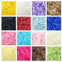 Vente en gros de papier déchiqueté décoratif en raphia de haute qualité pour boîte d'emballage cadeau