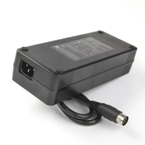 Medical Power Adapter 12 V 18,75 A DC-Ausgang Universal-AC-Eingang Vollreichweite tragbarer Indoor-Medizingeräte-Power-Adapter