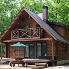 Cozy 3 Bedrooms Prefabricated Wood House for Countryside Living