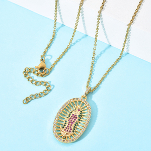 Collar con colgante de circonia cúbica, cadena de acero inoxidable, color dorado, de la Virgen María - Product Image 4