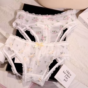 Culottes mignonnes de style japonais, en pur coton, avec entrejambe en maille florale transparente et fine, culottes triangulaires ajourées et adorables. - Product Image 4