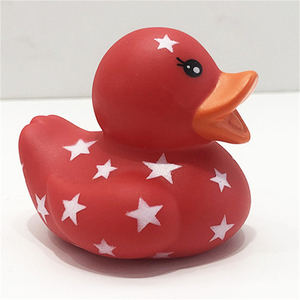 Assortiment personnalisé de canards en silicone amusants en PVC couleur unie de 2 pouces, jouets en caoutchouc avec drapeaux de pays pour tout-petits - Product Image 4