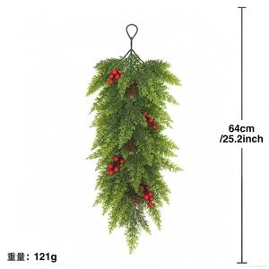 Guirlande murale de Noël artificielle Xianglin avec aiguilles de pin, baies rouges et cônes pour la décoration des fêtes - Product Image 2