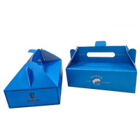 Boîte à pâtisserie de luxe haut de gamme avec poignée, impression couleur UV, effet estampage à chaud, logo personnalisé imprimé, pour desserts et friandises.