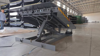 Niveleur de quai hydraulique industriel, rampe de chargement et de déchargement, plateforme en acier avec bande antidérapante pour la logistique d'usine