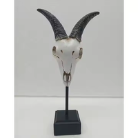Statue tête de taureau en résine artificielle crâne de buffle avec cornes sculpture d'art tête de vache crâne ornement de table pour la décoration maison