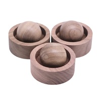 Vente en gros de boule ronde de 5*3.5cm en bois parfumé monté sur voiture diffuseur d'ornement d'aromathérapie en noyer noir horizontal simple circulaire