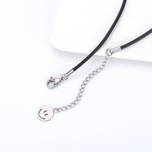 สร้อยคอจี้ตัวอักษรสแตนเลสสตีล แฟชั่นผู้ชาย จี้รูปทรงเรขาคณิต ลูกเต๋า ยิ้มแย้ม ของขวัญ เครื่องประดับ - Product Image 3